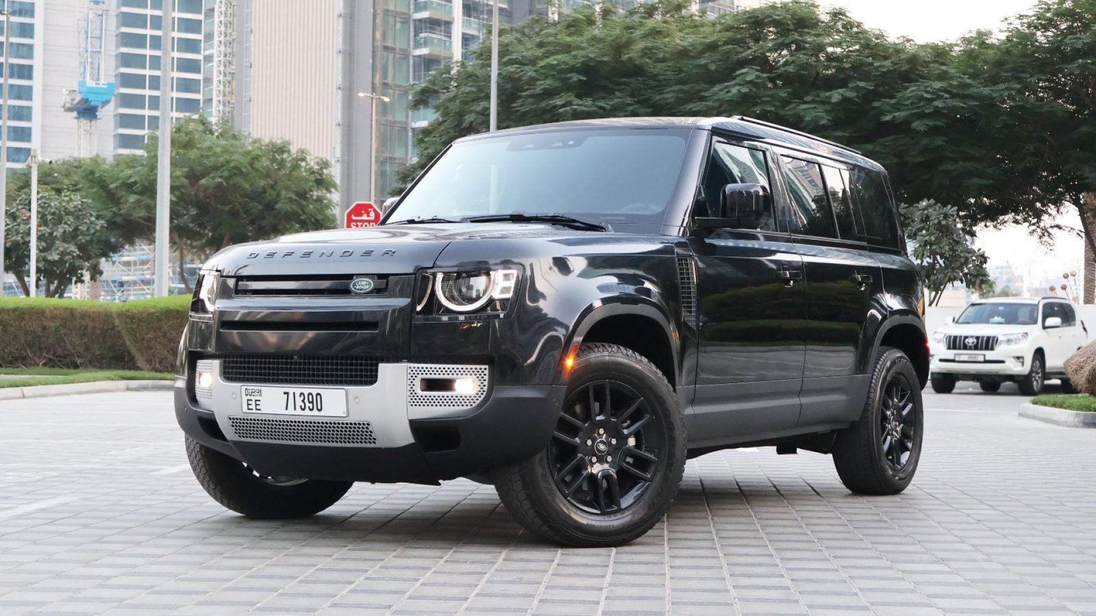 2025 Land Rover Defender Black